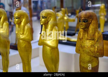 Kairo / Ägypten - 25. Mai 2019: Goldene Statuen des pharao, Ägyptisches Museum (Ägyptisches Museum) Stockfoto