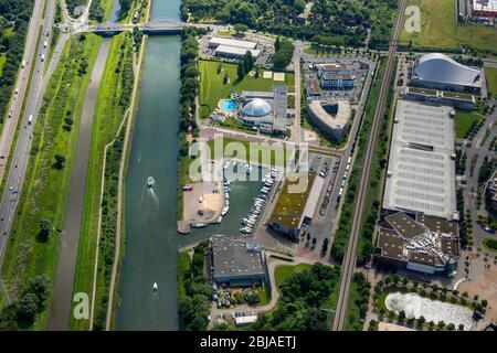 Freizeitzentrum in der Neuen Mitte Oberhausen mit Aquarium SEA LIFE Oberhausen, Theaterbühne Metronom Theater - Theater am Centro und Kino der Filmpalast Oberhausen im Centro, am chanel Rhein-Herne-Kanal in Oberhausen, 23.06.2016, Luftaufnahme, Deutschland, Nordrhein-Westfalen, Ruhrgebiet, Oberhausen Stockfoto