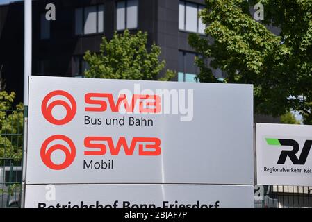 Bonn, Deutschland. April 2020. Logo, Schriftzug Stadtwerke Bonn Verkehrs-GmbH SWB Quelle: Horst Galuschka/dpa/Horst Galuschka dpa/Alamy Live News Stockfoto