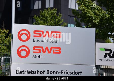 Bonn, Deutschland. April 2020. Logo, Schriftzug Stadtwerke Bonn Verkehrs-GmbH SWB Quelle: Horst Galuschka/dpa/Horst Galuschka dpa/Alamy Live News Stockfoto