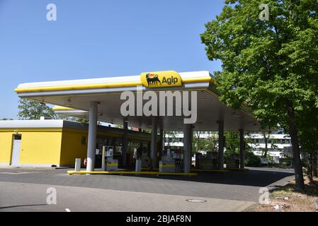 Bonn, Deutschland. April 2020. Der Eingang zum Malentes Theater Palace Credit: Horst Galuschka/dpa/Horst Galuschka dpa/Alamy Live News Stockfoto