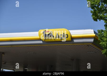 Bonn, Deutschland. April 2020. Der Eingang zum Malentes Theater Palace Credit: Horst Galuschka/dpa/Horst Galuschka dpa/Alamy Live News Stockfoto