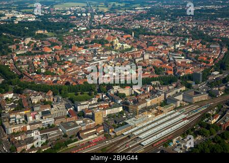 , Hauptbahnhof Münster, Altstadt mit Dom im Hintergrund, 07.06.2016, Luftaufnahme, Deutschland, Nordrhein-Westfalen, Münster Stockfoto