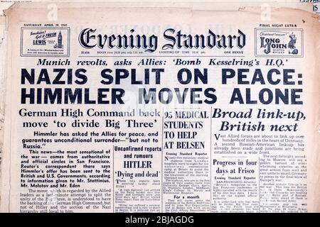"Nazis Split on Peace: Himmler bewegt sich allein" "Unbestätigte Berichte und Gerüchte Hitler stirbt und stirbt" Schlagzeile des Zweiten Weltkriegs 28 April 1945 London UK Stockfoto