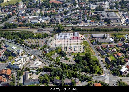 Elektronik-Spezialisten Media Markt am Europaplatz in Dorsten, im Hintergrund des Regionalbahnhofs Dorsten, links der zentrale Busbahnhof (ZOB) Dorsten, 19.07.2016, Luftaufnahme, Deutschland, Nordrhein-Westfalen, Ruhrgebiet, Dorsten Stockfoto