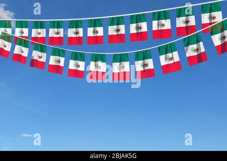 Mexiko Flagge festliche Ammer hängen an einem blauen Himmel. 3D-Rendern Stockfoto