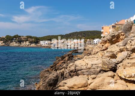 Spanien Mallorca, schöner Strand von Sant Elm, Mittelmeer, Balearen. Stockfoto
