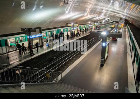 Paris, Frankreich. Januar 2012. Eine Metrostation in Paris. Porte de Montreuil. Stockfoto