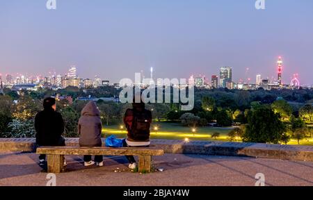 Blick auf die Stadt vom Primrose Hill London UK Stockfoto