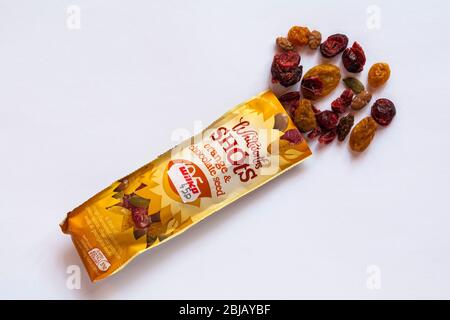 Packung Whitworths Shots Orange & Chocolate Seed - ein Schuss Cranberries mit Orangengeschmack, goldene Rosinen, Schokolade Kürbiskerne & Kürbiskerne Stockfoto