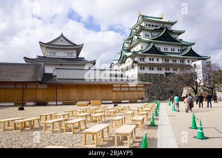 Das Schloss Nagoya wurde 1615 erbaut, eines der größten Schlösser des Landes, und ist ein allgegenwärtiges Erbe der Stadt, alle eleganten Kurven und Stockfoto