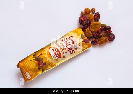 Packung Whitworths Shots Orange & Chocolate Seed - ein Schuss Cranberries mit Orangengeschmack, goldene Rosinen, Schokolade Kürbiskerne & Kürbiskerne Stockfoto