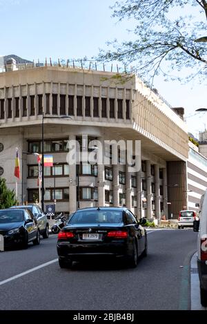 Andorra. Andorra La Vella. 29. April 2020. Vor der Regierung, regieren d Andorra Gebäude in sonnigen Tag. Stockfoto