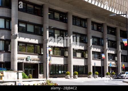 Andorra. Andorra La Vella. 29. April 2020. Vor der Regierung, regieren d Andorra Gebäude in sonnigen Tag. Stockfoto