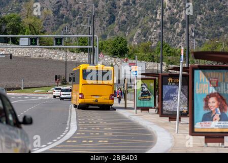 Andorra. Andorra La Vella. 29. April 2020. Busbahnhof von Andorra la Vella in sonnigen Tag. Einsperelung durch das COVID-19 Virus, am Nachmittag. Stockfoto