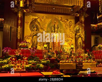 dh Buddha Zahnrelikt Tempel CHINATOWN SINGAPUR Altäre Innere Buddhist Tempel Museum Fernen Osten Erbe buddhismus Stockfoto