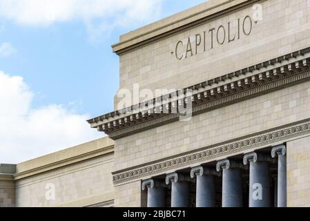 Detail des Kapitolgebäudes in Havanna, das früher Sitz der kubanischen Regierung war und Sitz der kubanischen Akademie der Wissenschaften war. Stockfoto