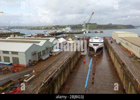 Condor Hochgeschwindigkeitsfähre in Trockendock, Pendennis, Falmouth, Cornwall, Großbritannien Stockfoto