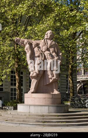 Gent, Belgien - 26. April 2020: Statue des sozialistischen Politikers Edward Anseele Stockfoto