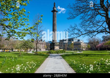 Das Melville Monument erinnert an Henry Dundas, den ersten Viscount Melville, und steht im Zentrum des St. Andrew Square Garden in Edinburgh, Schottland, Großbritannien Stockfoto