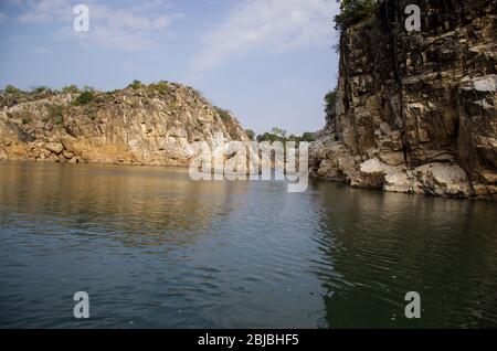 Narmada Fluss zwischen Marble Rocks, Jabalpur, Madhya Pradesh/Indien Stockfoto