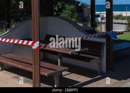 Sydney, Australien.Samstag, 18. April 2020. Tamarama Beach in Sydneys östlichen Vororten wegen der Coronavirus Pandemie geschlossen. Von gestern Tamarama Stockfoto