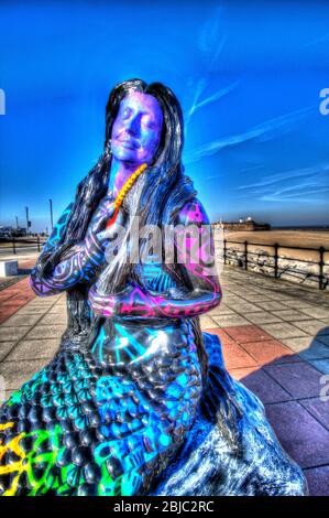 Stadt Wallasey, England. Künstlerische Ansicht einer Meerjungfrau-Skulptur, die Teil des New Brighton Mermaid Trail ist. Stockfoto