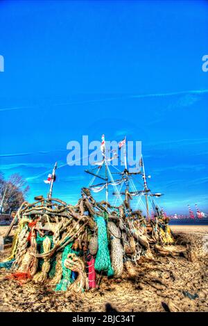 Stadt Wallasey, England. Künstlerische Sicht auf das Piratenschiff Black Pearl am Strand von New Brighton. Stockfoto