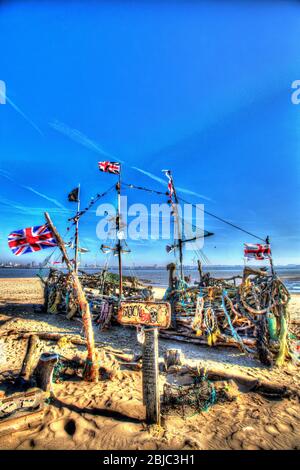 Stadt Wallasey, England. Künstlerische Sicht auf das Piratenschiff Black Pearl am Strand von New Brighton. Stockfoto