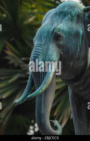 Jakarta, Indonesien - 14. Juli 2019: Ansicht der Bronzestatue eines Elefanten im Indonesischen Nationalmuseum, bekannt als Elefantengebäude. Stockfoto