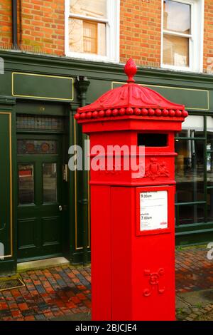 Detail der viktorianischen Periode Säulenbox, die Pantiles, Royal Tunbridge Wells, Kent, England Stockfoto