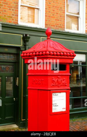 Detail der viktorianischen Periode Säulenbox, die Pantiles, Royal Tunbridge Wells, Kent, England Stockfoto