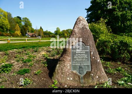 Denkmal für Air Chief Marshal Lord Dowding am Eingang der Great Hall zum Calverley Grounds, Royal Tunbridge Wells, Kent, England Stockfoto