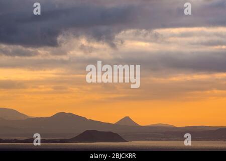 Sonnenuntergang über Fuerteventura und Isla de Lobos von Lanzarote, Kanarische Inseln, Spanien Stockfoto