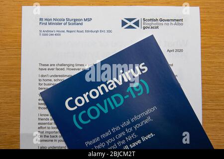 Stirlingshire, Schottland, Großbritannien. April 2020. Coronavirus Schottland - Brief und Informationsblatt zum Coronavirus von Premierminister Nicola Sturgeon und der schottischen Regierung, empfangen von Haushalten in Stirlingshire, Schottland. Kredit: Kay Roxby/Alamy Live News Stockfoto