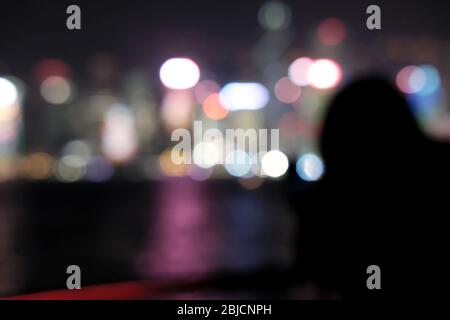 Bokeh von Hong Kong Victoria Hafen Nachtsicht vom Aussichtspunkt Kowloon Public Pier. Stockfoto