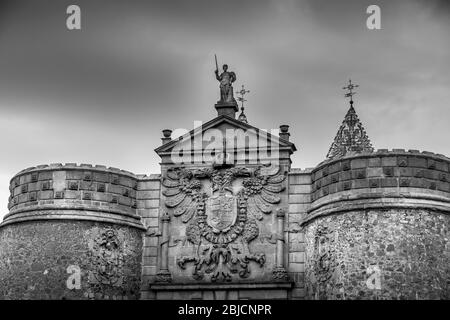 Puerta de Bisagra (Tor von Bisagra) einer der Haupteingänge in der Altstadt von Toledo, Castilla la Mancha, Spanien, Europa. Stockfoto