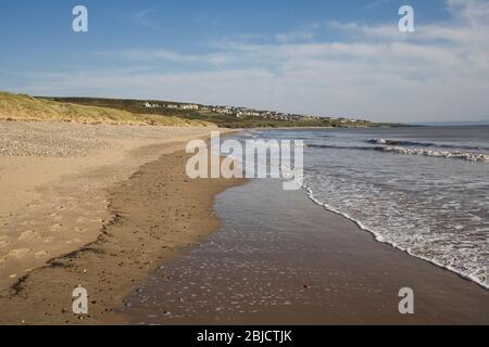 Newton Beach Porthcawl bei Ogmore by Sea an einem sonnigen Frühlingsnachmittag Stockfoto