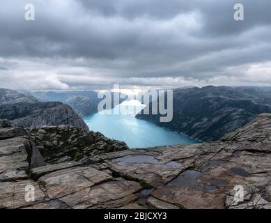Blick vom berühmten preikestolen in norwegen Stockfoto