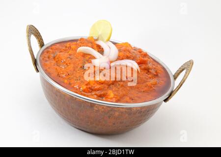 Shahi Paneer oder Kadai Paneer in einer Kupfermessingschale Stockfoto