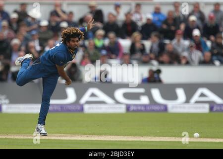 CHESTER LE STREET, ENGLAND - Laith Malinga von Sri Lanka Bowling während der 2. ODI zwischen England und Sri Lanka an der Emirates Riverside, Chester le Street am Sonntag 25. Mai 2014 (Quelle: Mark Fletcher Mi News) Stockfoto