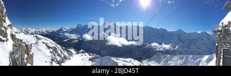 Panorama von Birg, 2684 m, an der Ostflanke des Schilthorns. Berner Alpen der Schweiz, Europa. Stockfoto