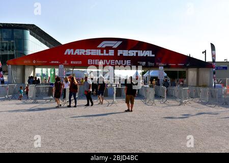 Marseille, Frankreich. April 2020. Blick auf den Eingang des Formel 1-Festdorfes in Marseille. Der Formel 1 Grand Prix von Frankreich, der am 28. Juni 2020 auf dem Paul-Ricard-Kurs in Le Castellet stattfinden soll, wird wegen der Pandemie von Covid-19 abgesagt. Quelle: SOPA Images Limited/Alamy Live News Stockfoto