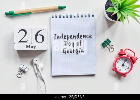 26 Sechstens zwanzig Mai Unabhängigkeitstag von Georgien Monat Kalender Konzept auf Holzblöcke. Nahaufnahme. Stockfoto