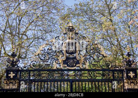 Detail Queen Marys Gate Queen Marys Garden Regents Park London England Stockfoto