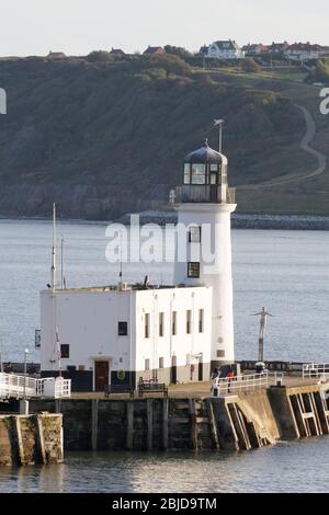 Scarborough Leuchtturm in der Abendsonne. Yorkshire England, Großbritannien Stockfoto