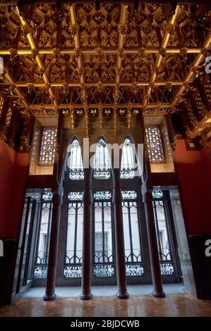 Barcelona, Spanien - 20. September 2014: Das Innere des Palau Güell - Güell Palace ist ein Herrenhaus vom Architekten Antoni Gaudi entworfen. Teil der UNE Stockfoto