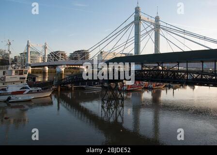 Suspension Bridge Structure Architecture Traditional Albert Bridge, London, SW11 4PH von Rowland Mason Ordish & Sir Joseph Bazalgette Stockfoto