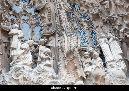 Barcelona, Spanien - 22. September 2014: Detailansicht der Fassade der Sagrada Familia in Barcelona, Spanien. Römisch-katholische Kirche von katalanischen archit entworfen Stockfoto