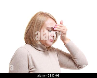 Ältere Frau mit Kopfschmerzen auf weißem Hintergrund Stockfoto